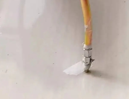 辽阳瓷砖空鼓维修公司专业解答在瓷砖铺贴过程中，如果使用的砂料过粗（如全部使用了粗砂），可能会导致以下问题