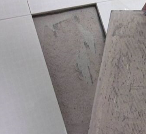 辽阳瓷砖空鼓维修公司分享瓷砖铺贴时如果打浆（即涂抹在瓷砖背面和基层上的砂浆或瓷砖胶）过少，会带来以下问题
