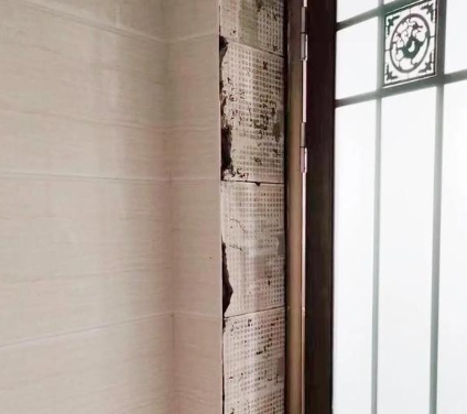 辽阳瓷砖空鼓免砸砖维修公司分享吸水砖泡水时间不够或过长都会对瓷砖铺贴效果产生影响